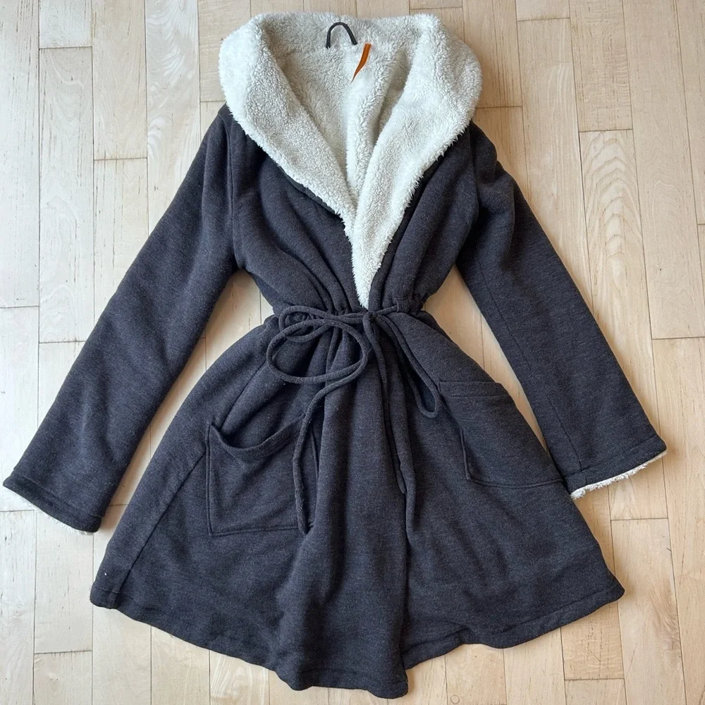 Anthropologie Saturday/Sunday Gray/Cream Sherpa Lined Women’s Robe Size Large